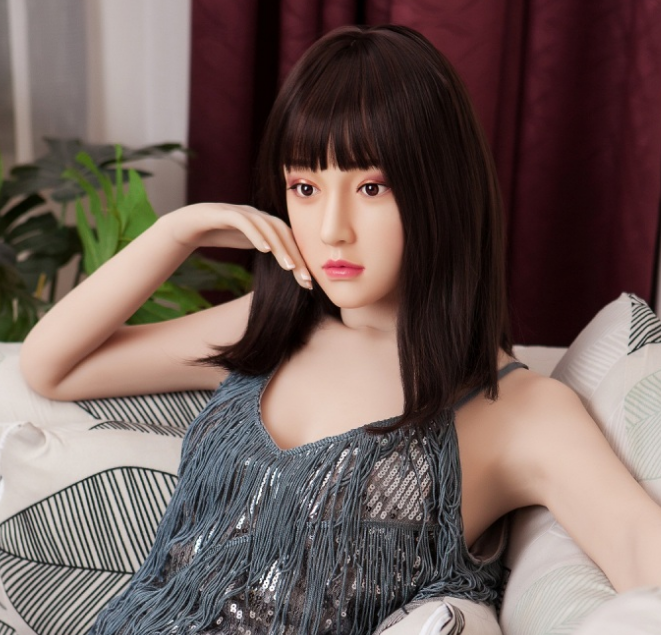 成人娃娃頭雕為什么選擇硅膠材質(zhì)的？