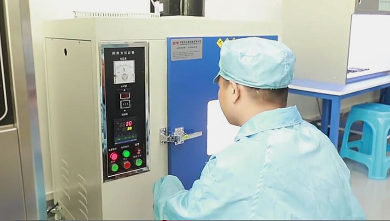 硅膠制品噴有手感油有什么作用?